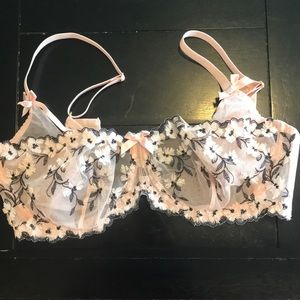 Very pretty bra, never worn